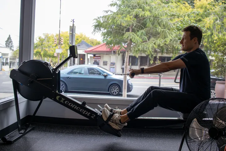 Dario rowing on a Concept2 erg during a conditioning session